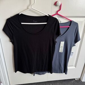 No Boundaries Women’s Scoop Neck Short Sleeve Top - Black and Charcoal Bundle